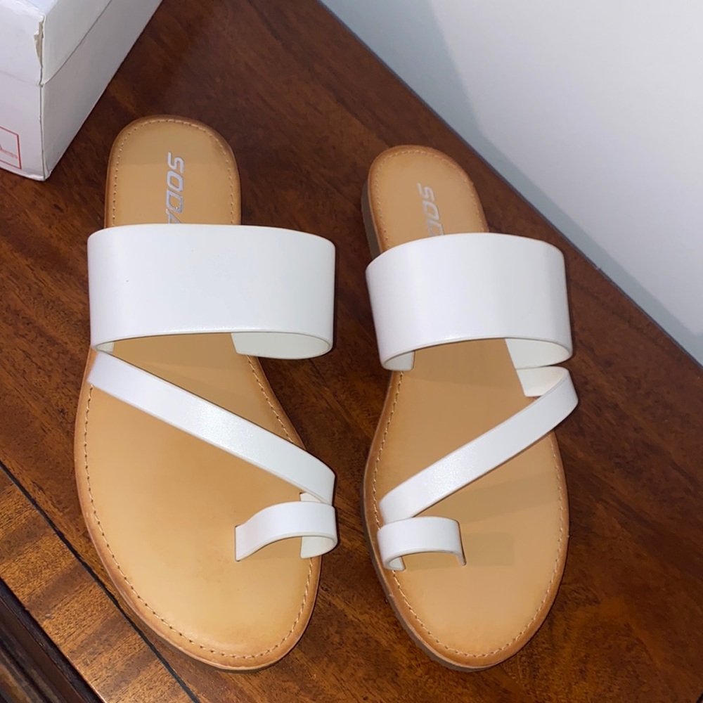Soda sandals